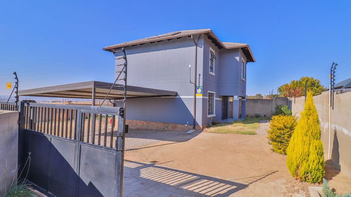 3-Bedroom House For Sale in Blue Hills with spacious yard and pet-friendly features.