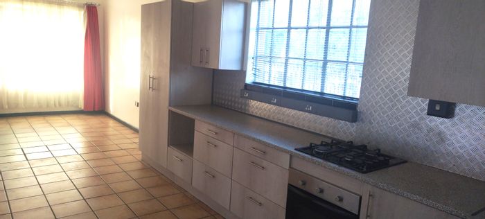 Cottage To Rent in Anzac: 1 Bedroom, Secure Parking, Close to Amenities.