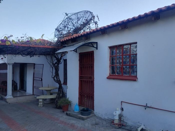 2-Bedroom House For Sale in Mogwase Central with garages, Jojo tanks, and expansion potential.