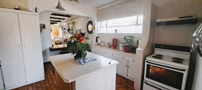 Kensington House For Sale: 3 Bedrooms, Private Backyard, Close to Amenities.