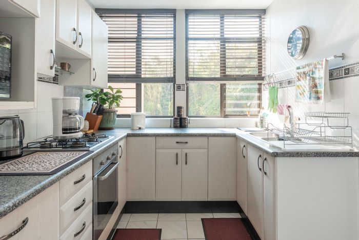 For Sale: Spacious 3-bedroom flat in Amanzimtoti with secure parking and communal gardens.
