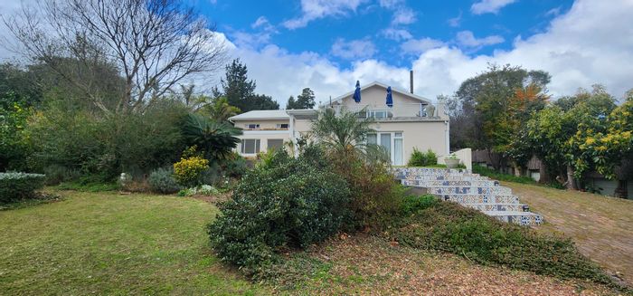 For Sale: Spacious 6-Bedroom House with Pool and Mountain Views in Swellendam Central.