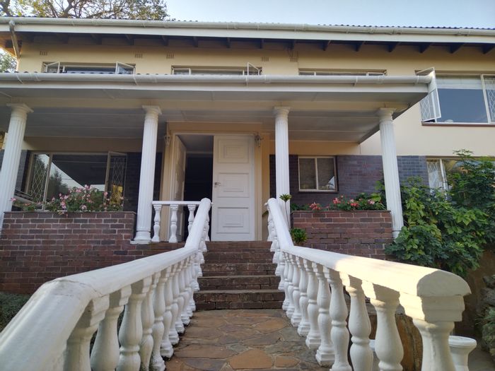 Glenmore House For Sale: Spacious 3-bedroom home with pool, study, and braai area.