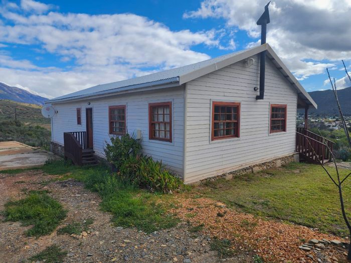 Barrydale Central House For Sale: 3 Bedrooms, panoramic views, spacious veranda, negotiable price.
