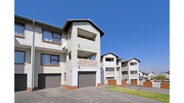 For Sale: Kyalami Hills Townhouse with 4 beds, private garden, double garage.