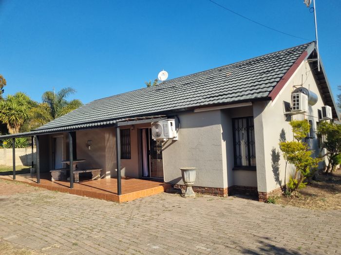 House for Sale in Brits Central: 3 beds, pool, lapa, large garden.
