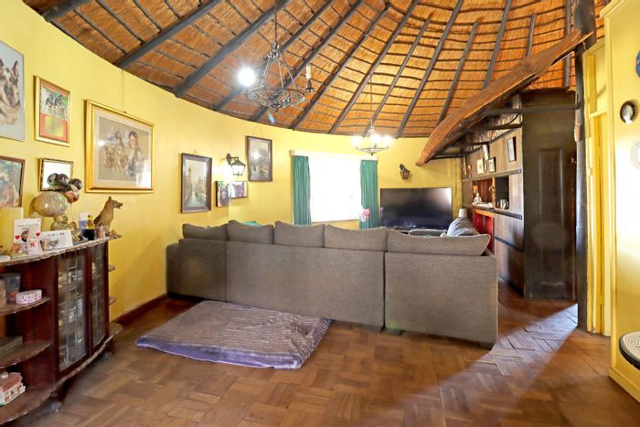 For Sale: Blue Hills AH House with dual homes, kennel facilities, and development potential.