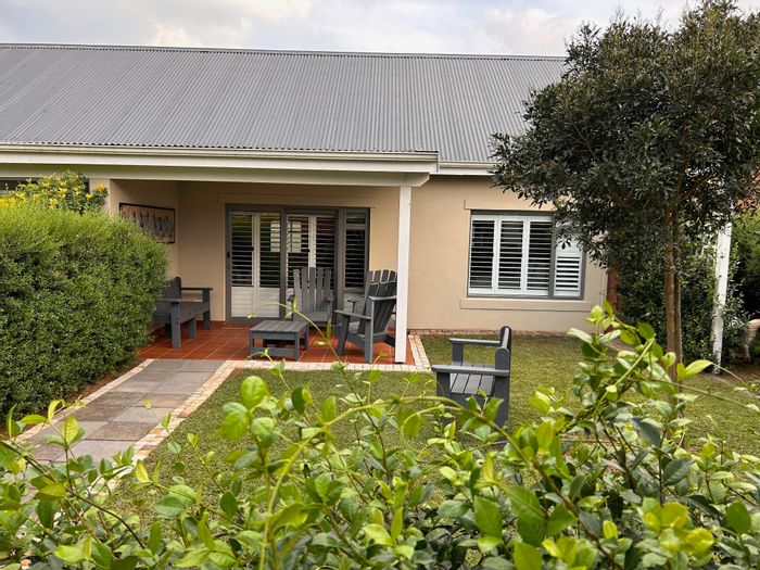 House To Rent in St Johns Village: 1 bed, en-suite, carport, near shopping.