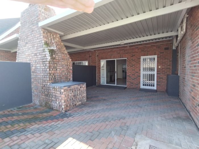 3-Bedroom Townhouse in Table View with braai area and garage, To Rent.