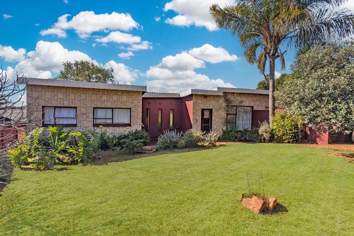 For Sale: House in Breaunanda with garden, patio, and double garage.