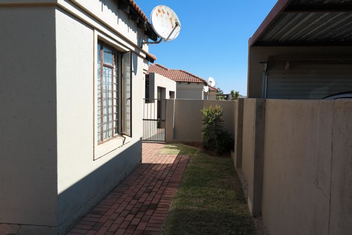 To Rent: 2-Bedroom Townhouse in Greenhills with secure parking and yard access.