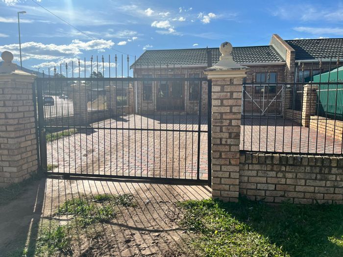 Two-bedroom house in Westbourne with parking, kitchen appliances, and security system. To Rent.