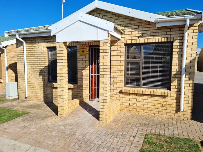 Townhouse for Sale in Jeffreys Bay Central: Life Rights, security, garden access.