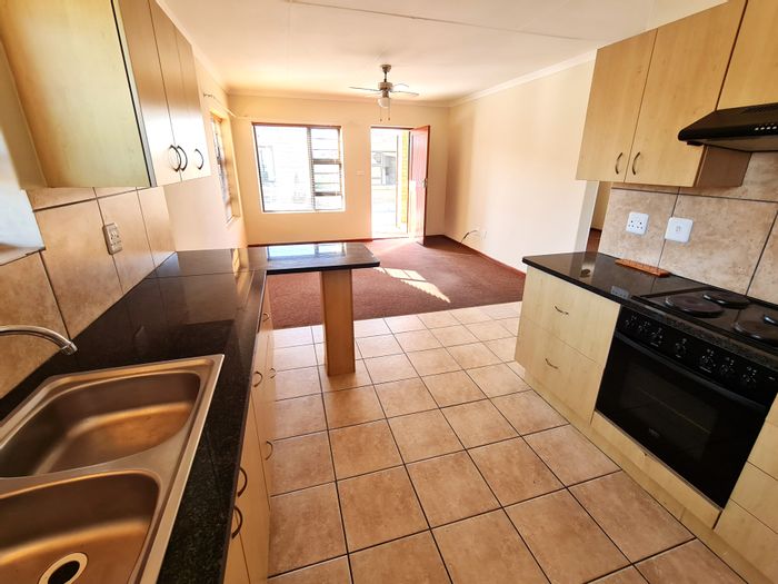 Townhouse for Sale in Jeffreys Bay Central: Security, medical care, and community amenities.