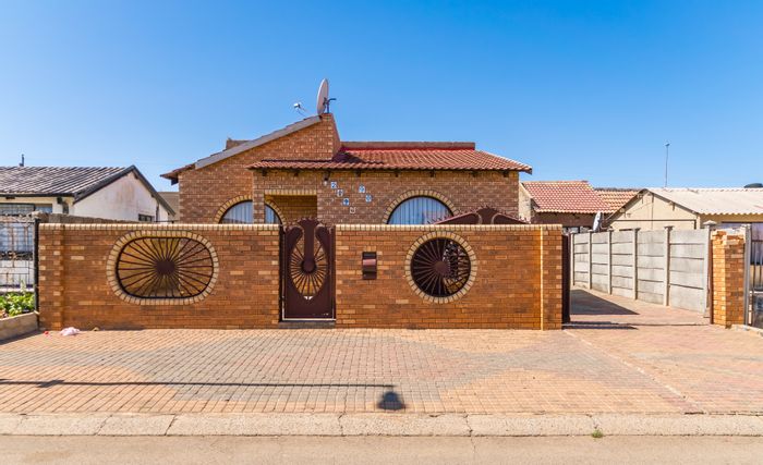 Emdeni House For Sale: 3 Bedrooms, Auction Starting R700k, Close to Amenities.