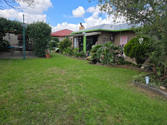 For Sale: Spacious 5-bedroom house in Vanderbijlpark Central with entertainment area.