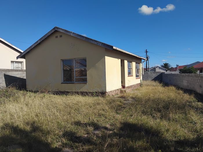 Tyu Tyu North House For Sale: 3 beds, 1 bath, great renovation opportunity.