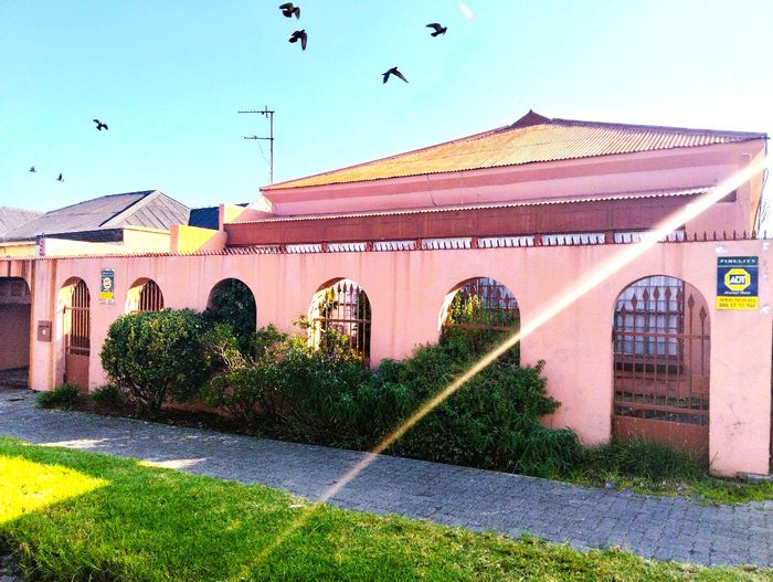 Troyeville House For Sale: 3 Bedrooms, Study, Patio, Ample Parking, Room to Extend.