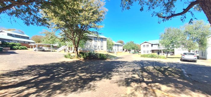 Bronberg Townhouse For Sale: 2-bed unit with pool, security, and easy access.