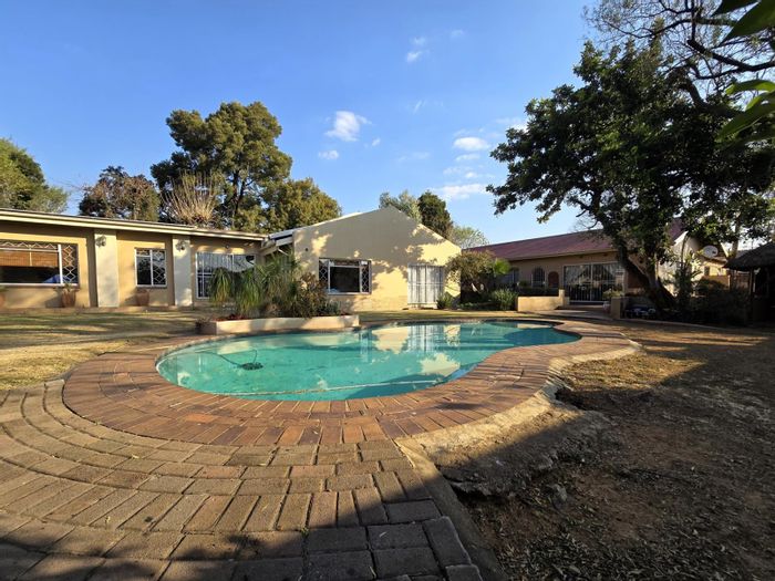 Dual Living Opportunity: 3-Bedroom House & Flat – New Redruth, For Sale