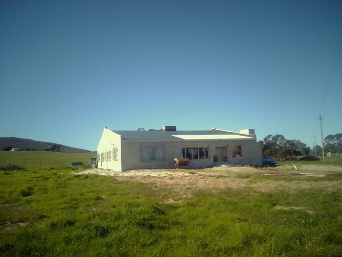 For Sale: Farm in Baardskeerdersbos Central with mountain views, off-grid living, and expansion potential.