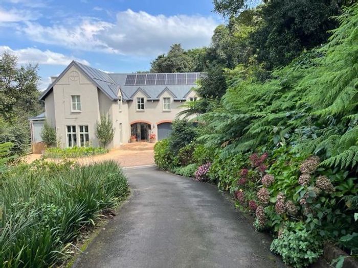 For Sale: House in Winterskloof with B&B potential, security, and solar power.