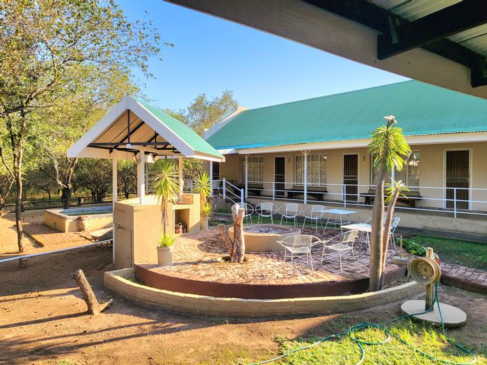 For Sale: House in Marloth Park Central with 4 bedrooms, garage, splash pool.