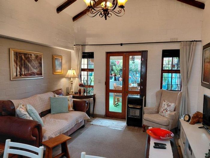 To Rent: 2-bedroom townhouse in Table View with secure parking and pet-friendly.