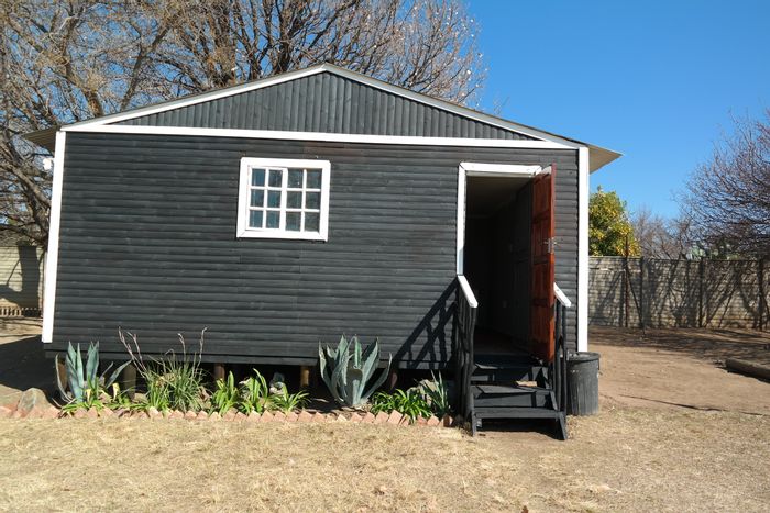 Cottage To Rent in Rikasrus AH: 1 Bed, prepaid electricity, borehole water.