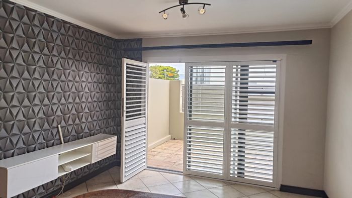 Beachfront Apartment To Rent: 1 Bedroom, Pool Access, Private Patio, Parking Included.