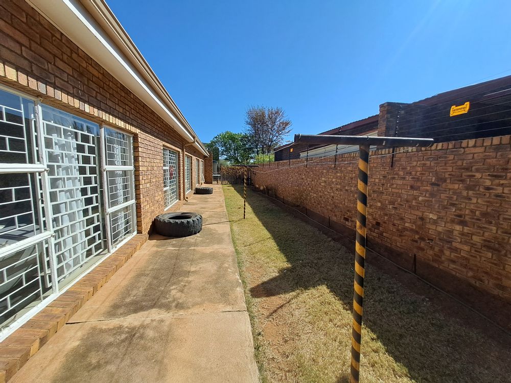 Washing line on the side