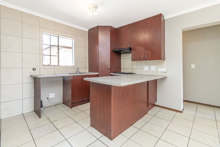 North Riding Apartment For Sale: 3 beds, balcony, braai, 24-hour security.