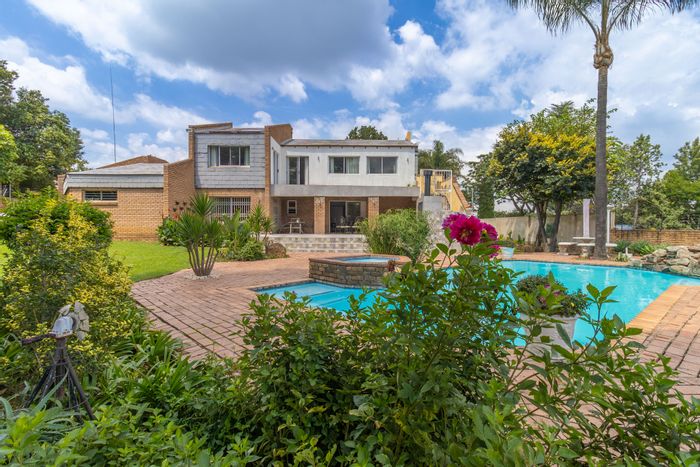 4-Bedroom House To Rent in Sunninghill with Pool, Garden, and Entertaining Space.