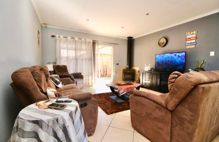 For Sale: House in New State Areas with pool, double garage, and scullery.