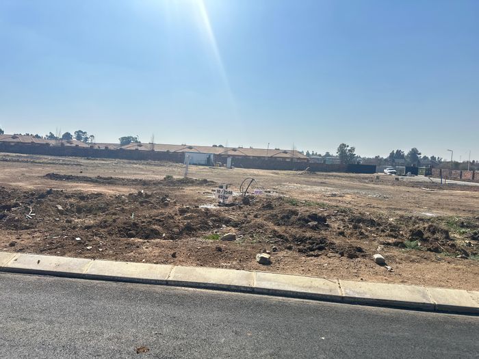 Vacant Land Residential in Helderwyk For Sale: 632m², secure estate, build your dream home.