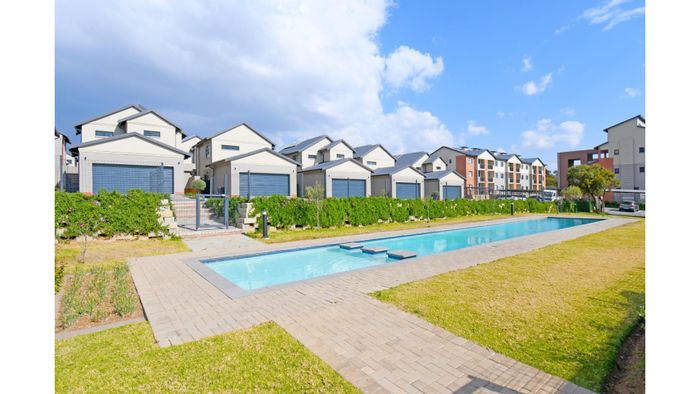 Kyalami Apartment For Sale: 2 beds, balcony, security, near amenities.
