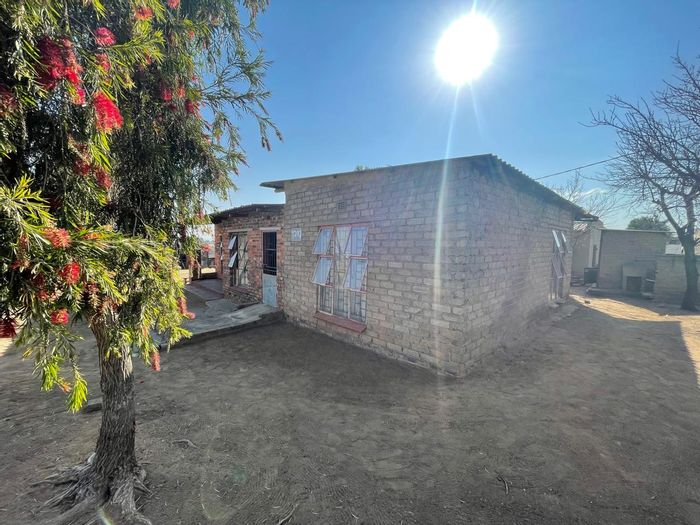 3-Bedroom House in Tumahole For Sale, near school and main road access.