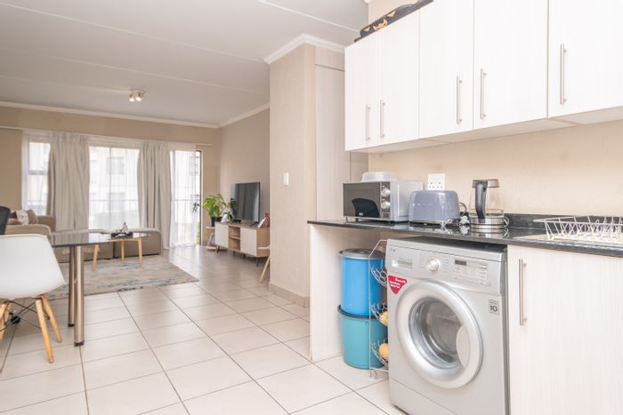 Beverley Apartment For Sale: 2 beds, pool, clubhouse, secure complex access.