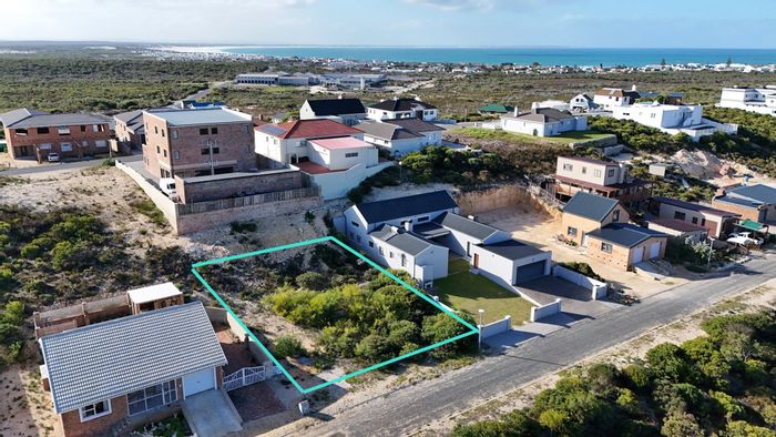 For Sale: 640m² vacant land in Struisbaai Central, near amenities and green space.
