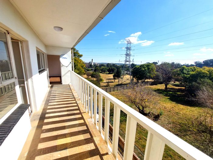 Lynnwood Flat For Sale: 3 Bedrooms, Close to TUKS, Double Parking, Secure Area.