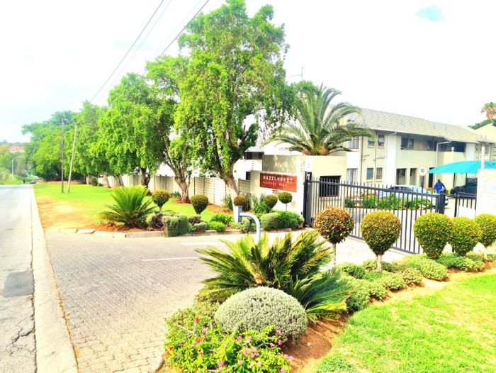 Whitney Gardens Apartment For Sale: 2 beds, communal pool, prepaid electricity, secure complex.