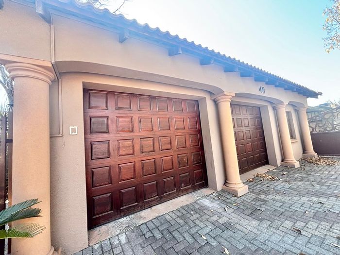 House To Rent in Secunda Central: 4 bedrooms, garden, lapa, double garage.