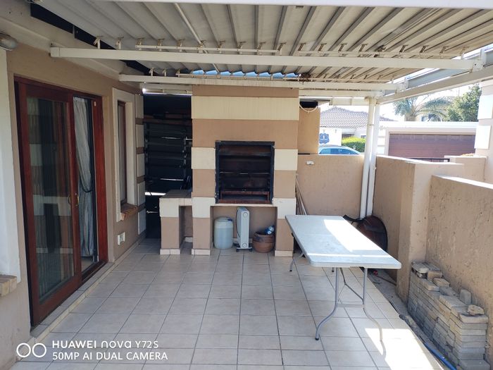 For Sale: Townhouse in The Reeds with 3 bedrooms, garage, and pet-friendly garden.