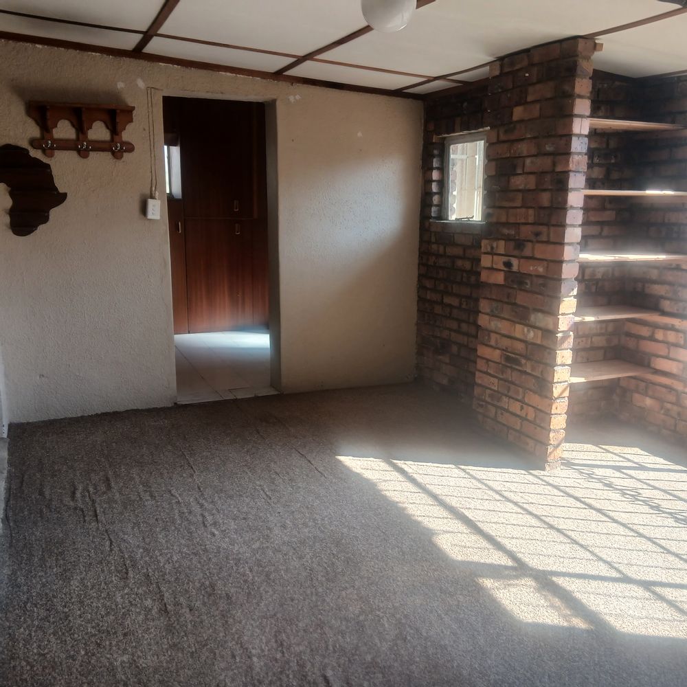 Main bedroom to w in closet