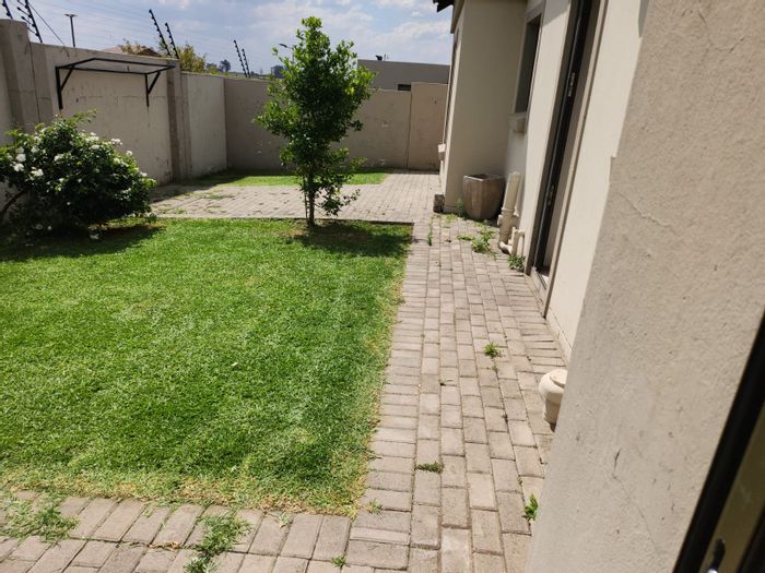 For Sale: Terra Nova Townhouse with 3 beds, 24/7 security, and garage.