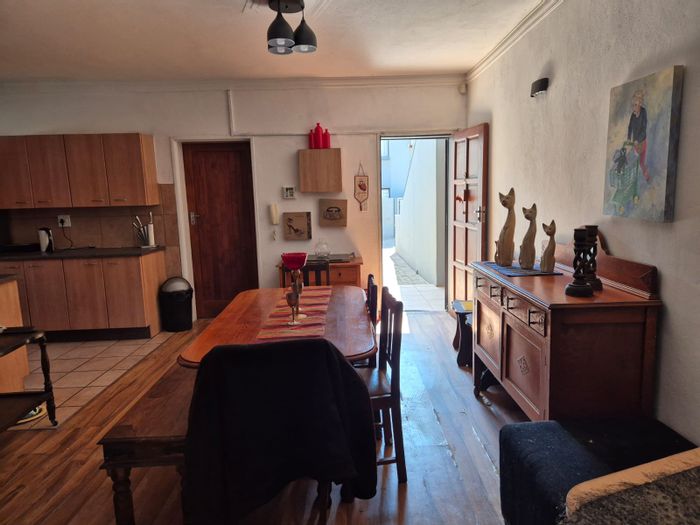 Ground-floor apartment in Polokwane Central with garden, secure parking, and en-suite. For Sale.