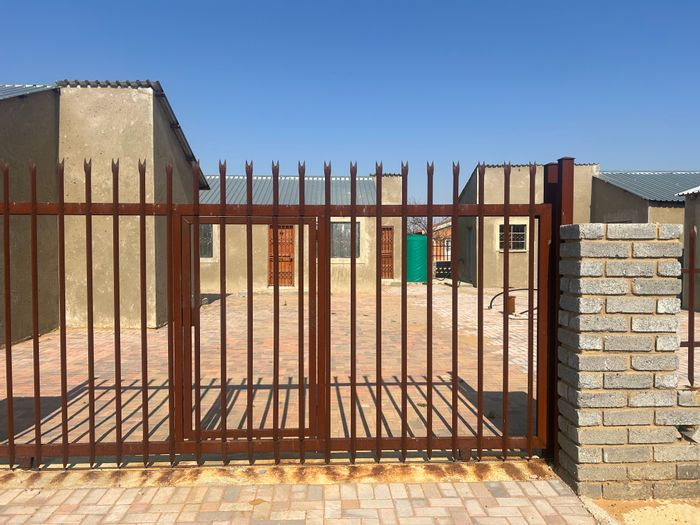 For Sale: Rammulotsi House with 4 homes, flatlet, water tank, and rental potential.