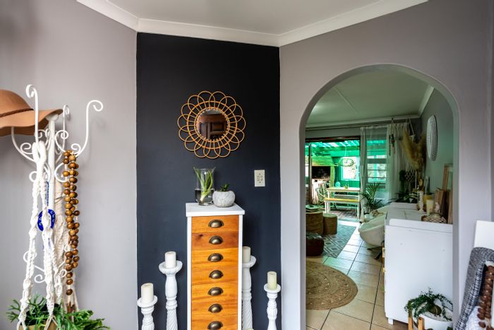 Nahoon Valley Park Townhouse For Sale: 3 bedrooms, private patio, secure complex.