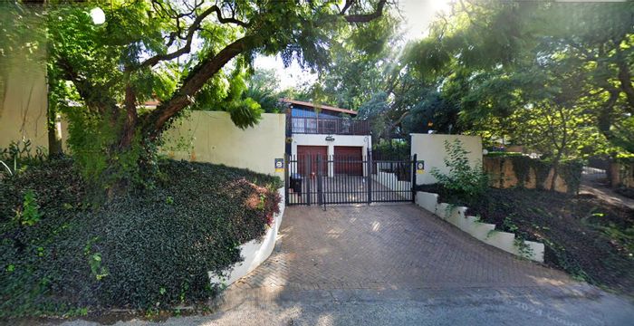 Lukasrand House For Sale: 3 beds, pool, flatlet, large garden, prime location.