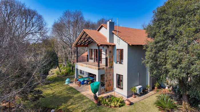 For Sale: Townhouse in The Coves with 4 bedrooms, double garage, and pet-friendly.